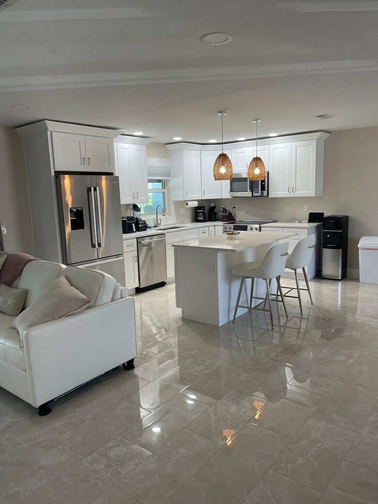 Modern Canal-Front Escape in Southwest Cape Coral - Cape Coral, Florida