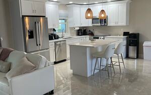 Modern Canal-Front Escape in Southwest Cape Coral - Cape Coral, Florida