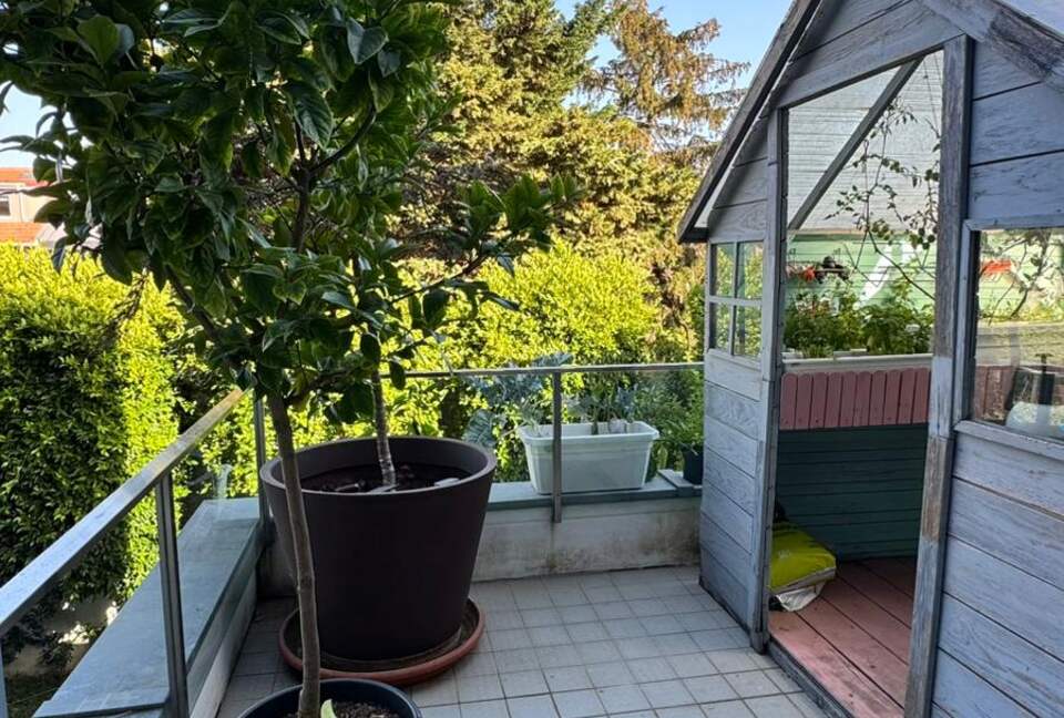 Skyline Serenity | A Contemporary Porto Townhouse - Porto, Portugal