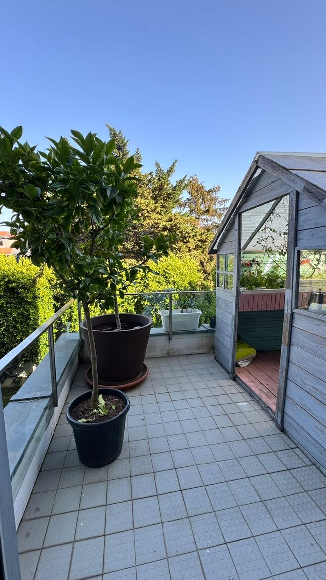 Skyline Serenity | A Contemporary Porto Townhouse - Porto, Portugal