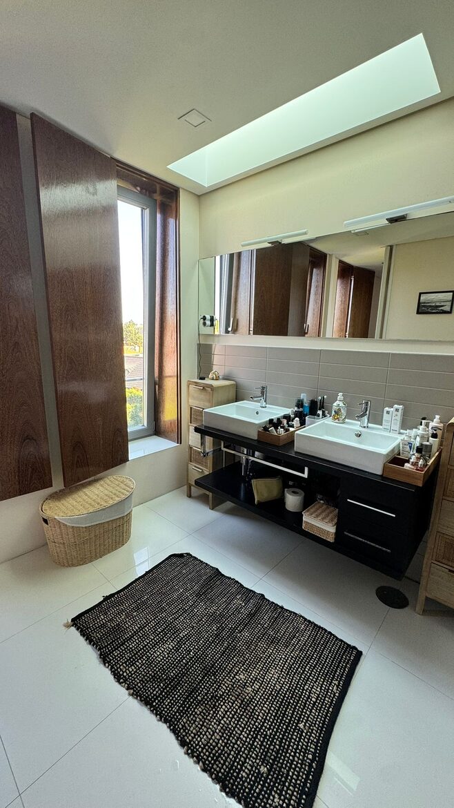 Skyline Serenity | A Contemporary Porto Townhouse - Porto, Portugal