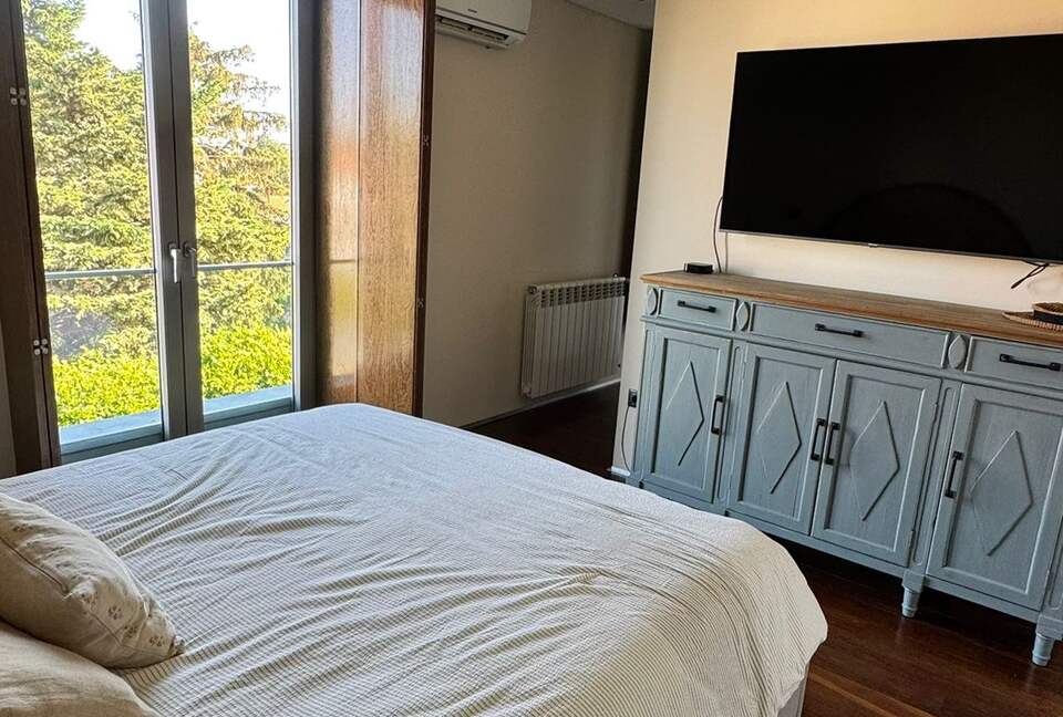 Skyline Serenity | A Contemporary Porto Townhouse - Porto, Portugal