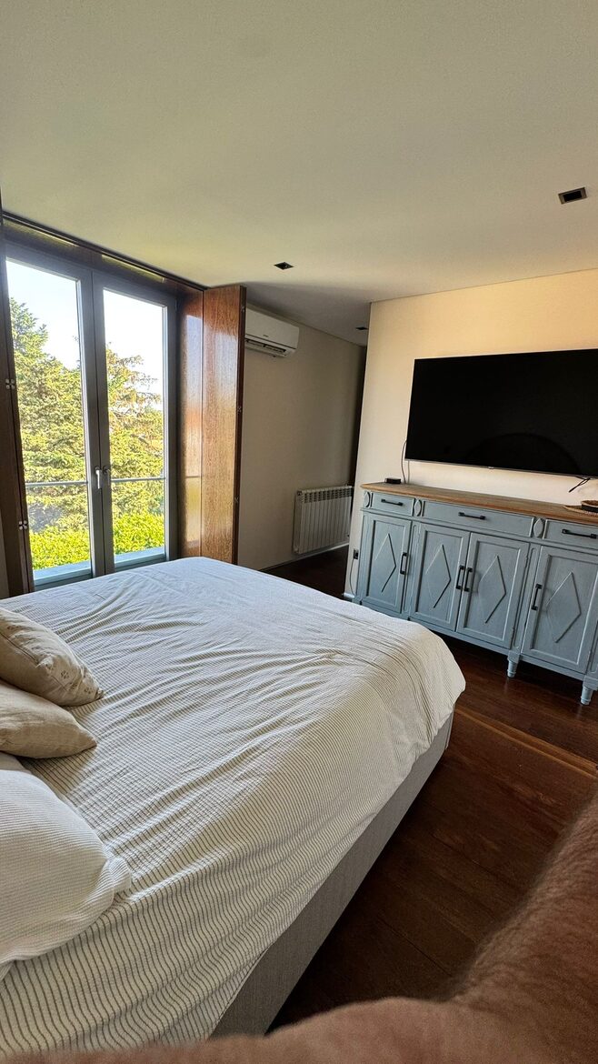 Skyline Serenity | A Contemporary Porto Townhouse - Porto, Portugal