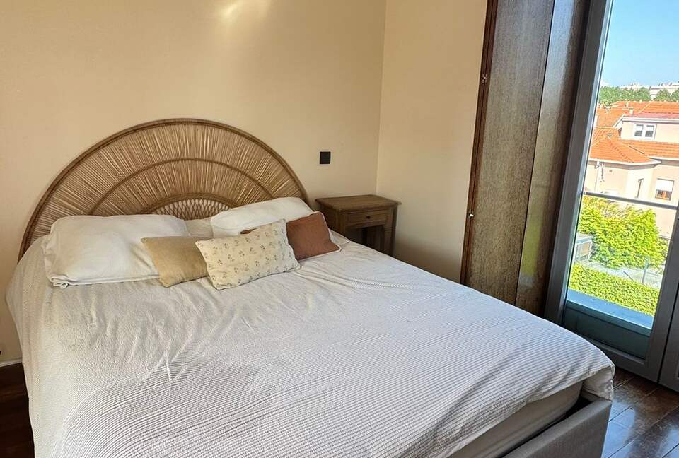 Skyline Serenity | A Contemporary Porto Townhouse - Porto, Portugal