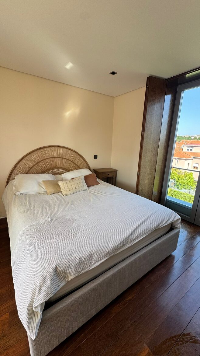 Skyline Serenity | A Contemporary Porto Townhouse - Porto, Portugal