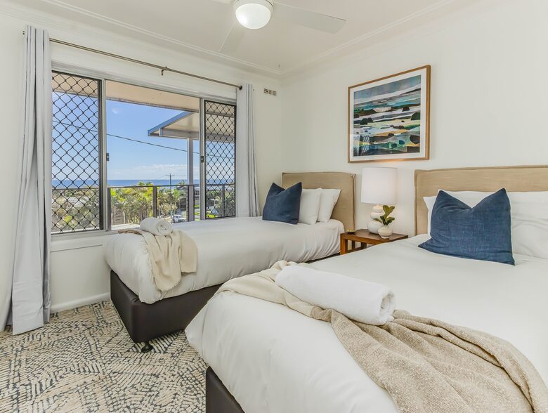 Bedroom with two singles (can also be converted to King)