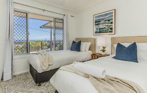 Bedroom with two singles (can also be converted to King)