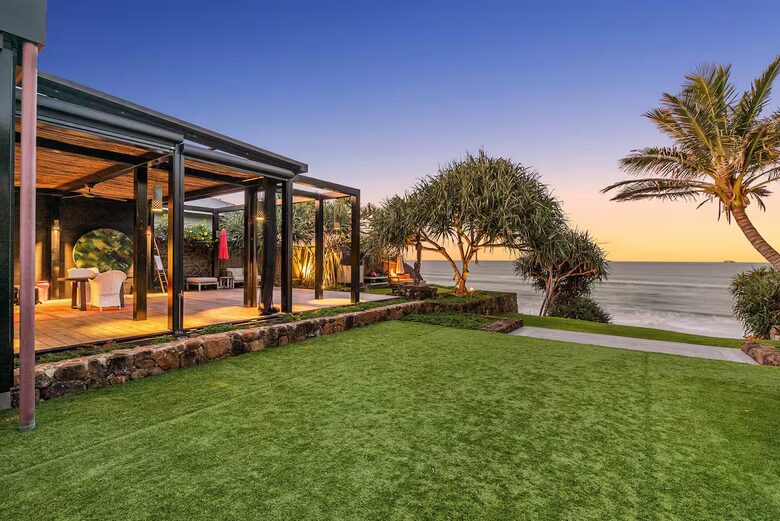 Luxury Beach Retreat Steps from Byron Bay’s Sand and Sea - Byron Bay, Australia