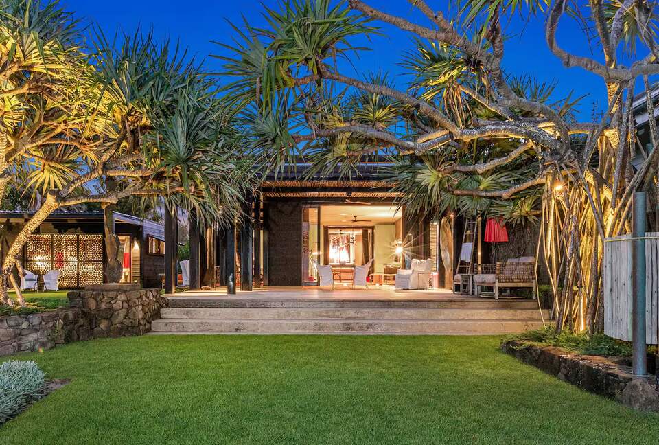 Luxury Beach Retreat Steps from Byron Bay’s Sand and Sea - Byron Bay, Australia