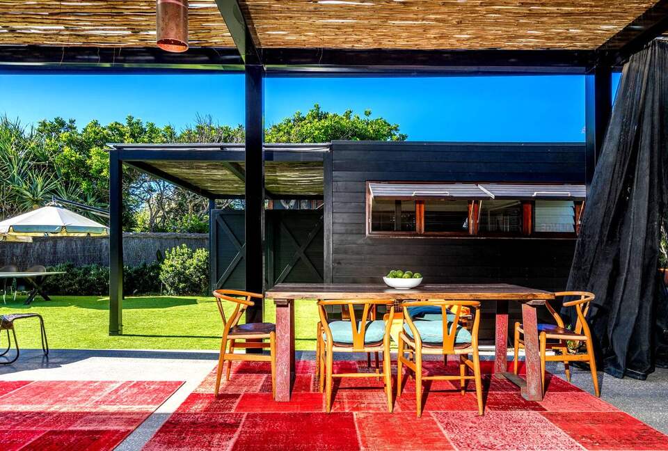 Luxury Beach Retreat Steps from Byron Bay’s Sand and Sea - Byron Bay, Australia