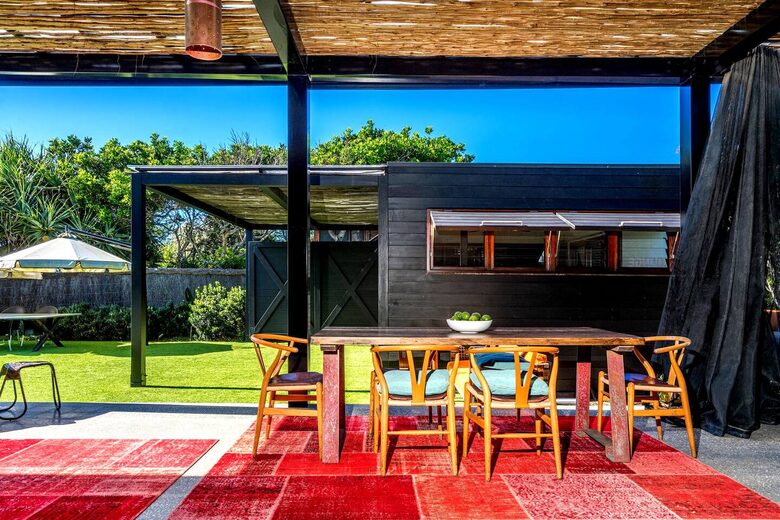 Luxury Beach Retreat Steps from Byron Bay’s Sand and Sea - Byron Bay, Australia