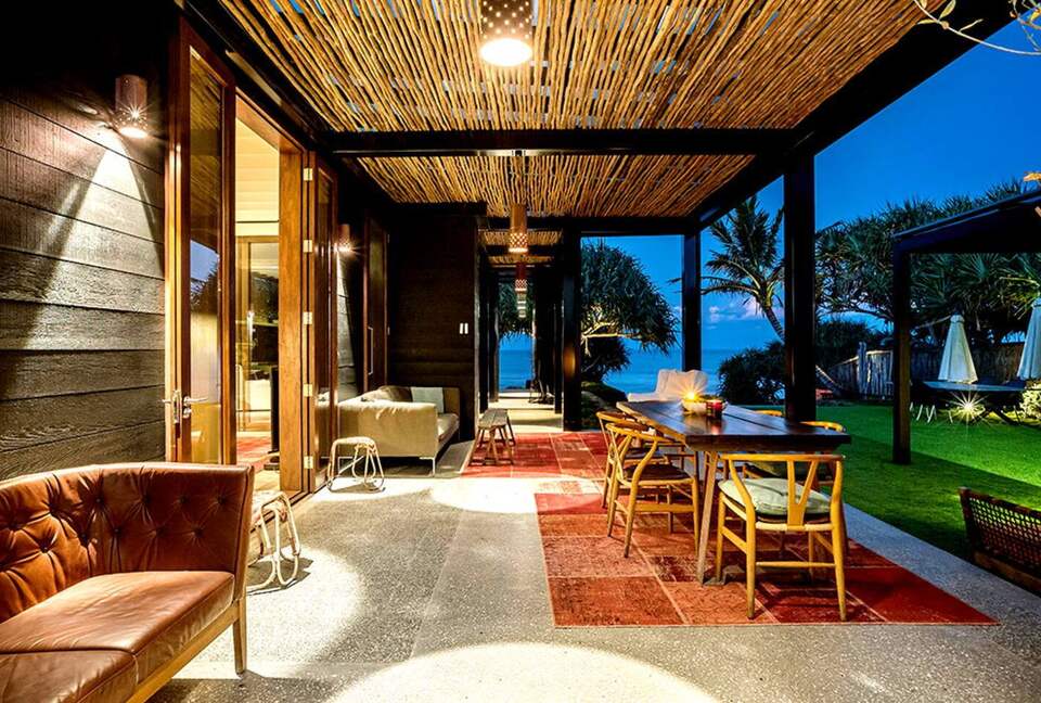 Luxury Beach Retreat Steps from Byron Bay’s Sand and Sea - Byron Bay, Australia