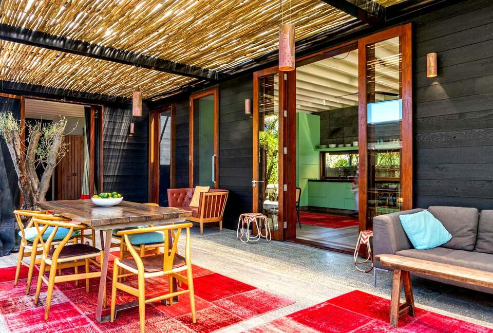 Luxury Beach Retreat Steps from Byron Bay’s Sand and Sea - Byron Bay, Australia