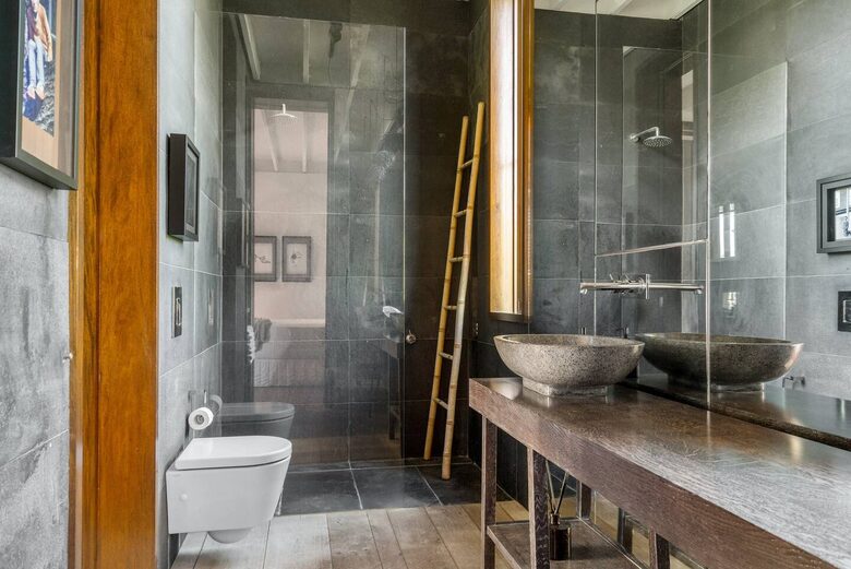 Luxury Beach Retreat Steps from Byron Bay’s Sand and Sea - Byron Bay, Australia