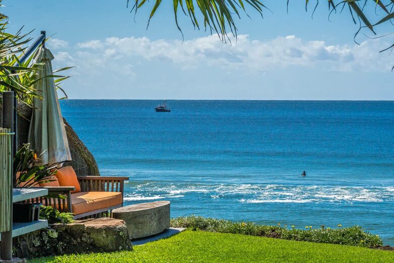 Luxury Beach Retreat Steps from Byron Bay’s Sand and Sea - Byron Bay, Australia