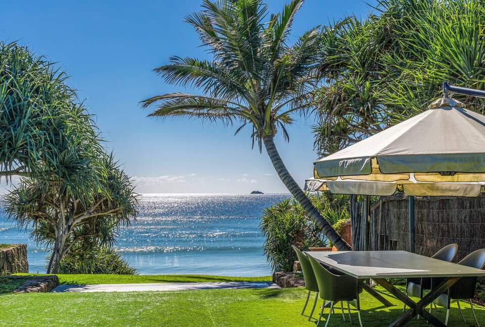 Luxury Beach Retreat Steps from Byron Bay’s Sand and Sea - Byron Bay, Australia