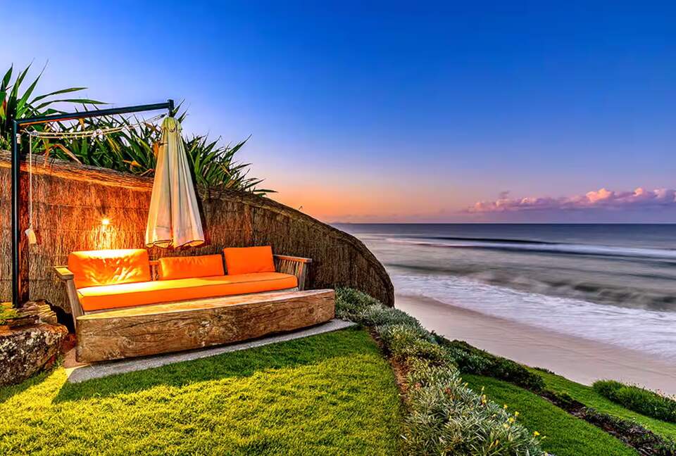 Luxury Beach Retreat Steps from Byron Bay’s Sand and Sea - Byron Bay, Australia