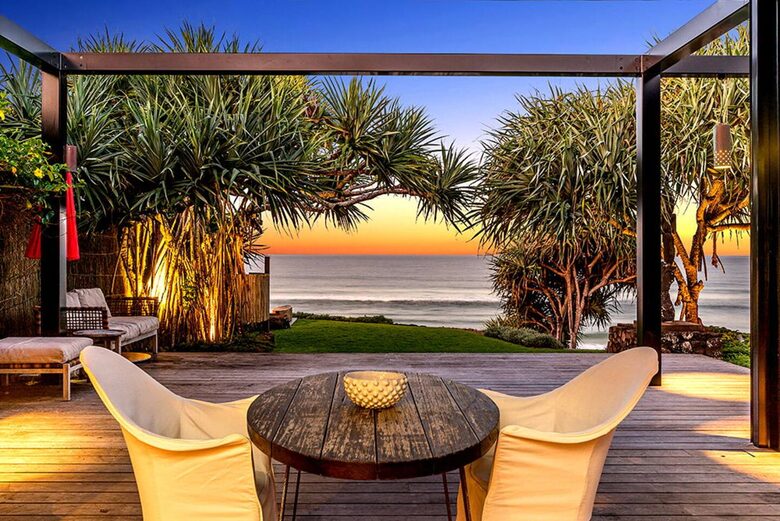 Luxury Beach Retreat Steps from Byron Bay’s Sand and Sea - Byron Bay, Australia
