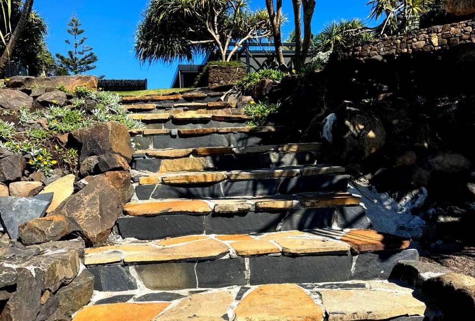 Luxury Beach Retreat Steps from Byron Bay’s Sand and Sea - Byron Bay, Australia