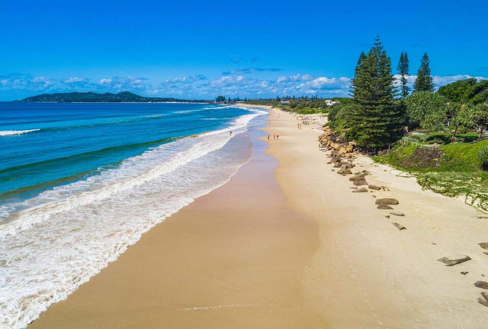 Luxury Beach Retreat Steps from Byron Bay’s Sand and Sea - Byron Bay, Australia