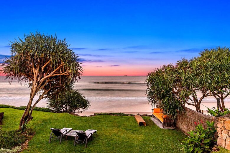 Luxury Beach Retreat Steps from Byron Bay’s Sand and Sea - Byron Bay, Australia