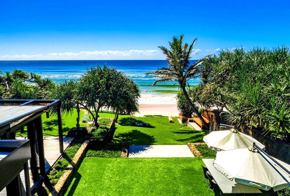 Luxury Beach Retreat Steps from Byron Bay’s Sand and Sea - Byron Bay, Australia