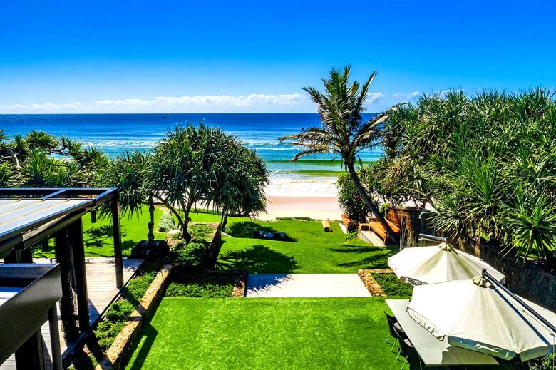 Luxury Beach Retreat Steps from Byron Bay’s Sand and Sea - Byron Bay, Australia