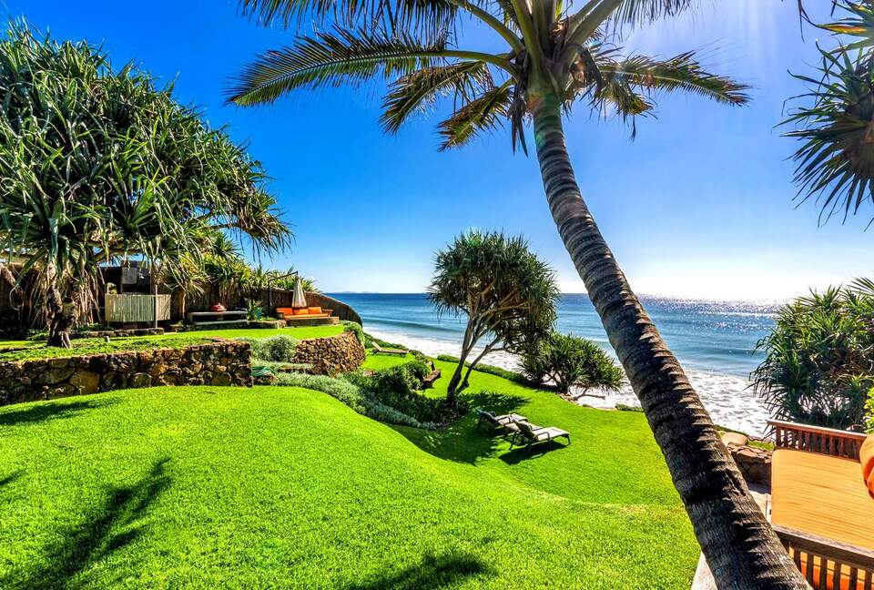 Luxury Beach Retreat Steps from Byron Bay’s Sand and Sea - Byron Bay, Australia