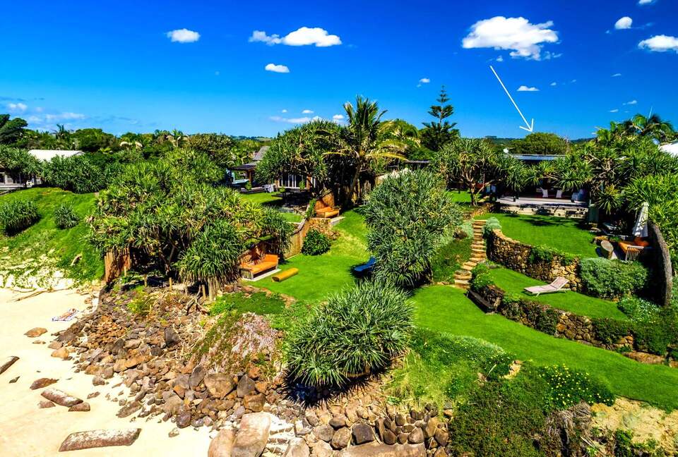 Luxury Beach Retreat Steps from Byron Bay’s Sand and Sea - Byron Bay, Australia