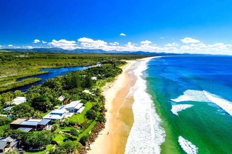 Luxury Beach Retreat Steps from Byron Bay’s Sand and Sea - Byron Bay, Australia