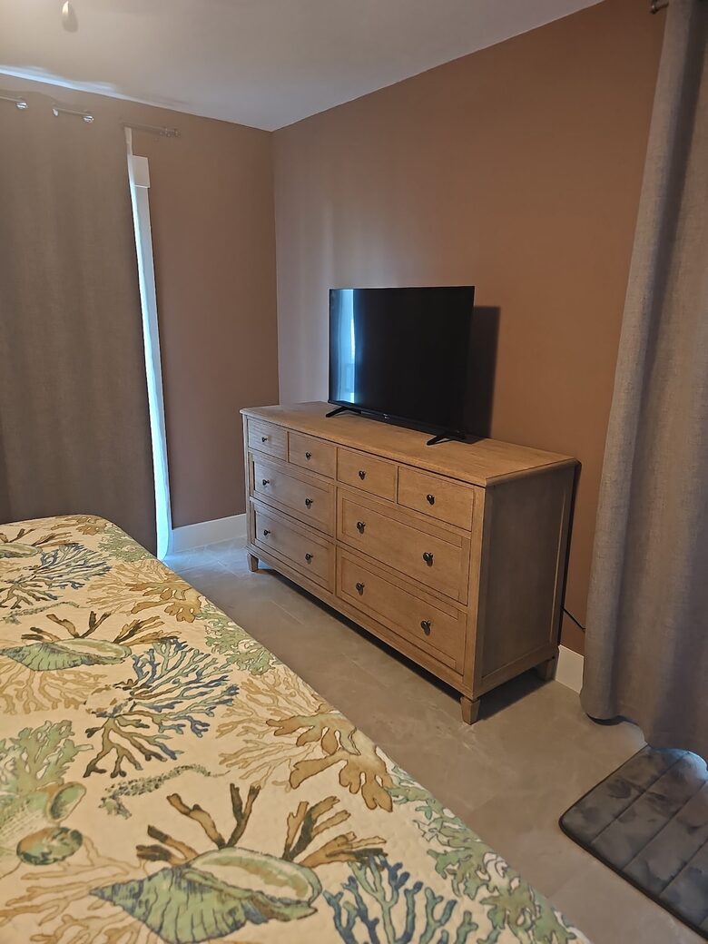 Modern Canal-Front Escape in Southwest Cape Coral - Cape Coral, Florida