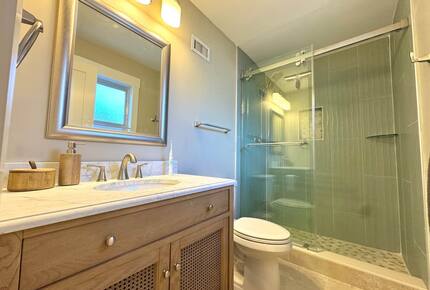 Modern Canal-Front Escape in Southwest Cape Coral - Cape Coral, Florida