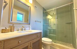 Modern Canal-Front Escape in Southwest Cape Coral - Cape Coral, Florida