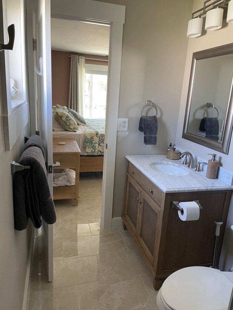 Modern Canal-Front Escape in Southwest Cape Coral - Cape Coral, Florida