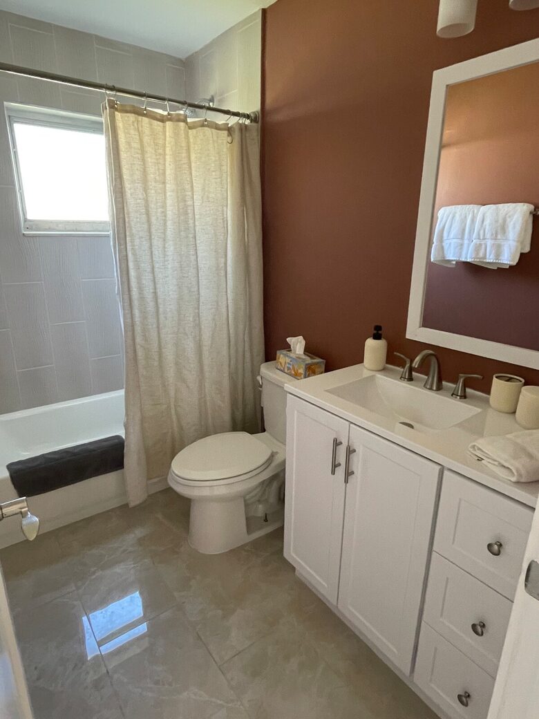 Modern Canal-Front Escape in Southwest Cape Coral - Cape Coral, Florida