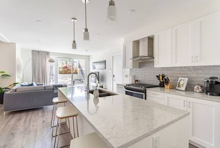 Contemporary Home Base in Lynn Valley - North Vancouver, Canada