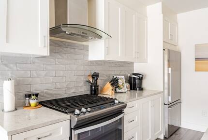 Contemporary Home Base in Lynn Valley - North Vancouver, Canada