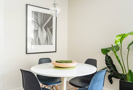 Contemporary Home Base in Lynn Valley - North Vancouver, Canada