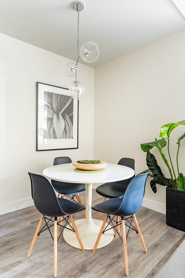 Contemporary Home Base in Lynn Valley - North Vancouver, Canada