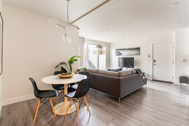 Contemporary Home Base in Lynn Valley - North Vancouver, Canada