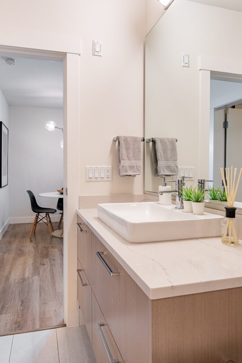 Contemporary Home Base in Lynn Valley - North Vancouver, Canada