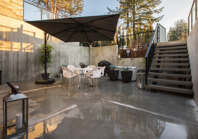 Contemporary Home Base in Lynn Valley - North Vancouver, Canada