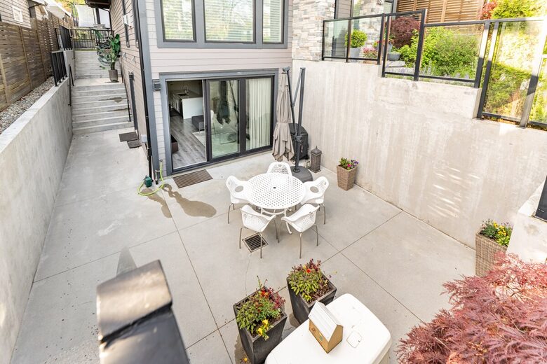 Contemporary Home Base in Lynn Valley - North Vancouver, Canada