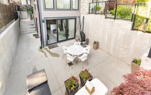 Contemporary Home Base in Lynn Valley - North Vancouver, Canada