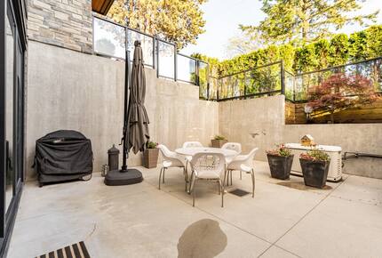 Contemporary Home Base in Lynn Valley - North Vancouver, Canada