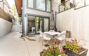 Contemporary Home Base in Lynn Valley - North Vancouver, Canada