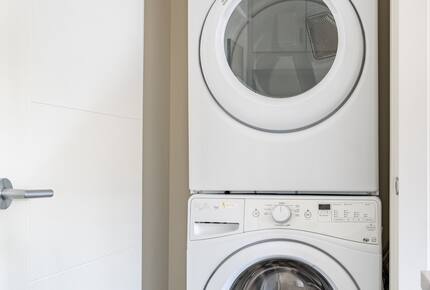 Contemporary Home Base in Lynn Valley - North Vancouver, Canada