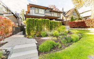 Contemporary Home Base in Lynn Valley - North Vancouver, Canada