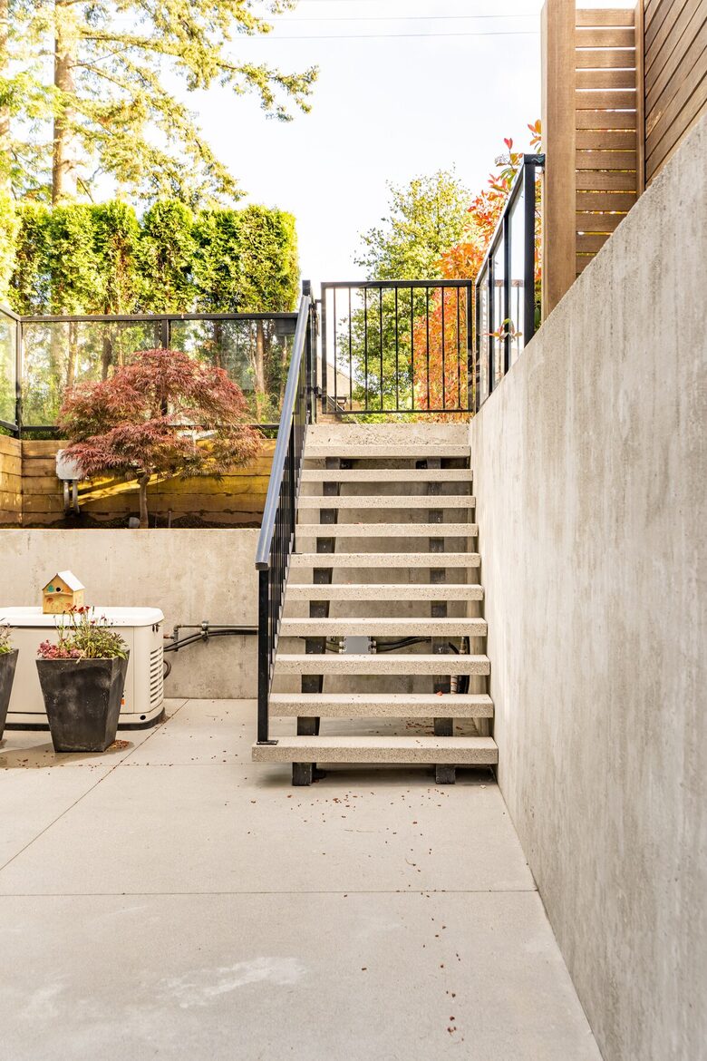 Contemporary Home Base in Lynn Valley - North Vancouver, Canada