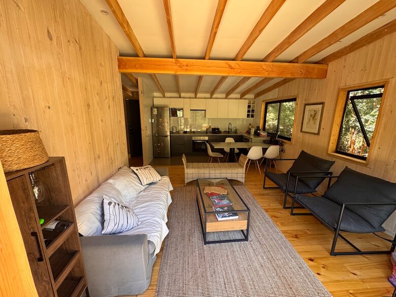 Cozy Forest Cabin Steps from Epulafquen Beach - El Ranco Province, Chile